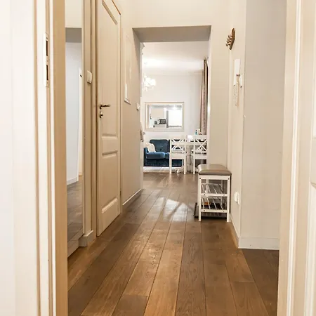 Old Town Apartment *